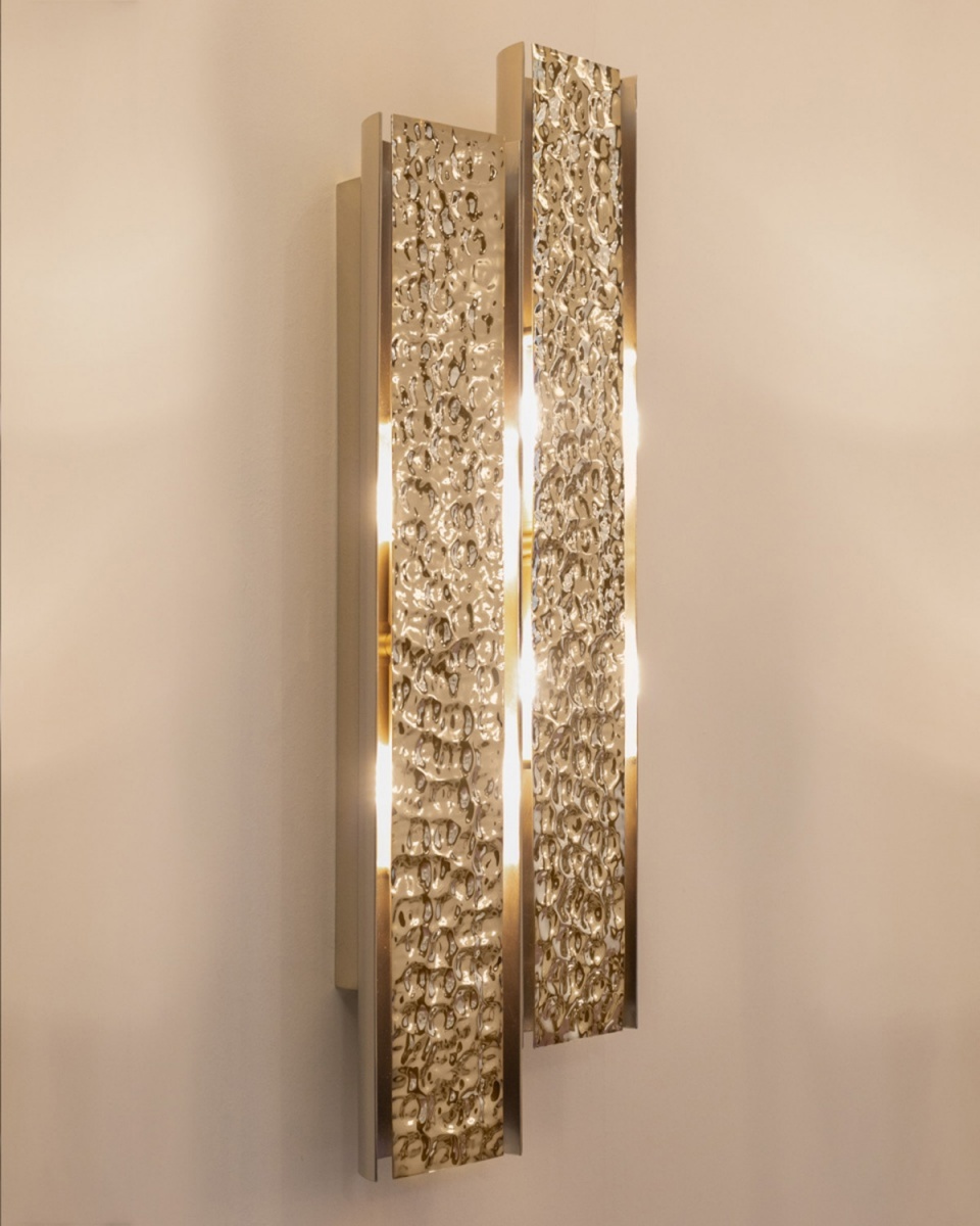 Riviera wall light with hammering brass technique