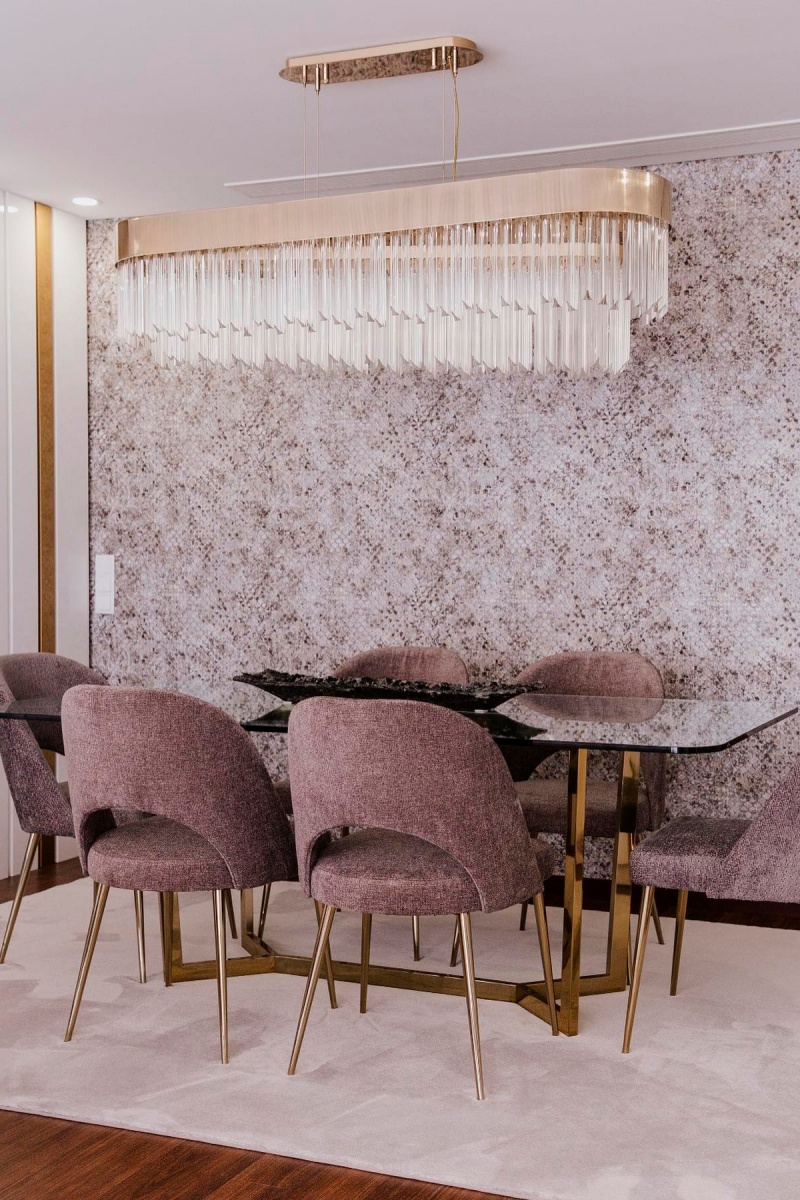 Elegant dining room in pink tones by IN_CANTOS with Kingdom Suspension by Castro Lighting.